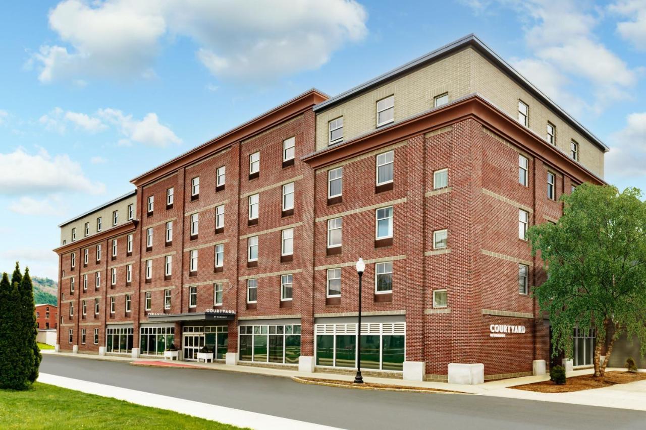 Courtyard Keene Downtown Exterior foto